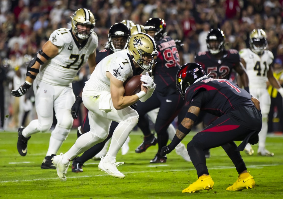 New Orleans Saints quarterback/tight end Taysom Hill (7) against the Arizona Cardinals. Mandatory Credit: Mark J. Rebilas-USA TODAY Sports